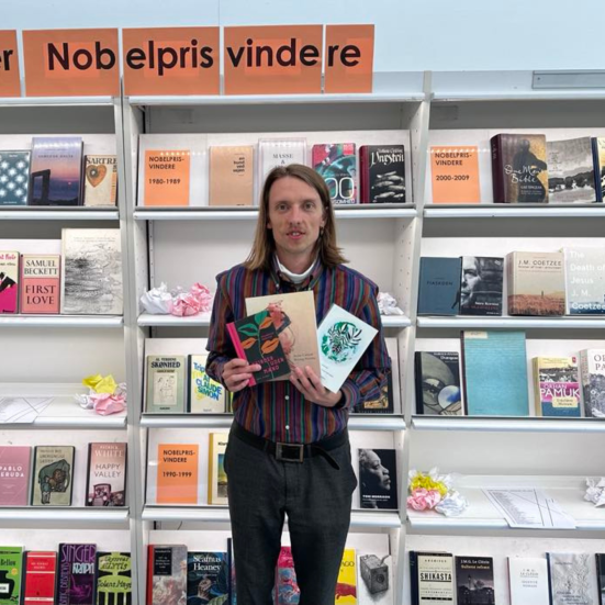 Litteraturformidler Emil på Gentofte Hovedbibliotek